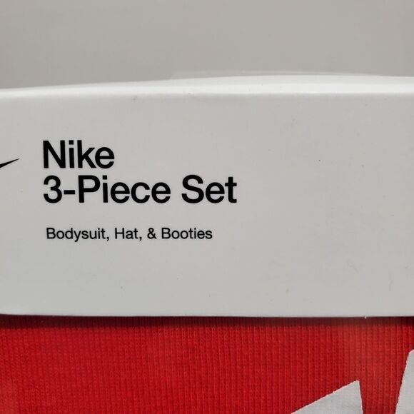 Nike Baby Boy Newborn 0-6 Months Bodysuit Hat & Booties Red/White New - Picture 5 of 7